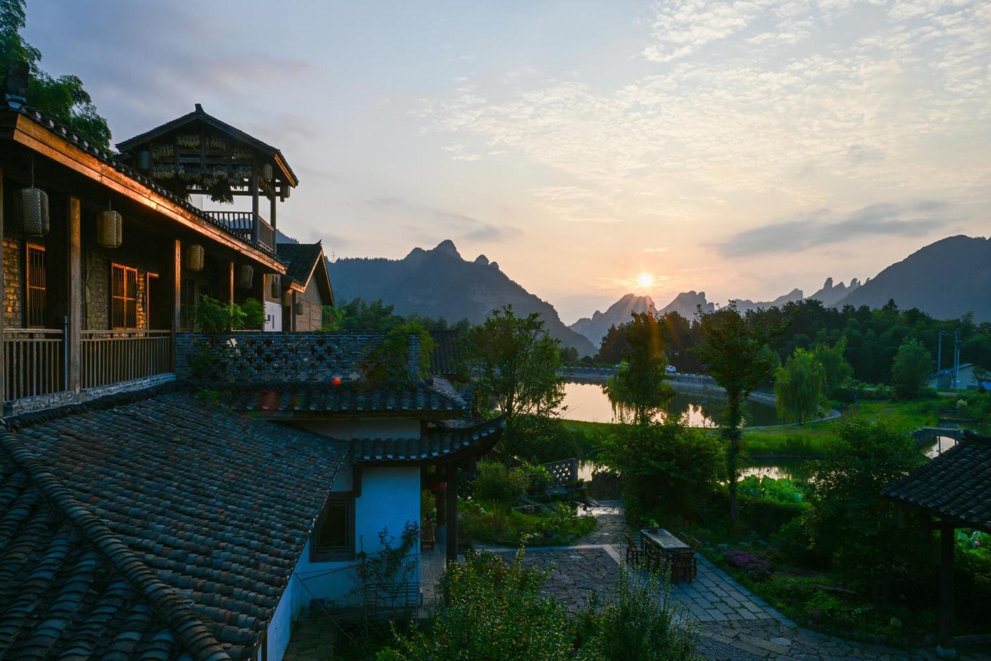 Dayong Antique Feature Resort จางเจียเจี้ย ภายนอก รูปภาพ