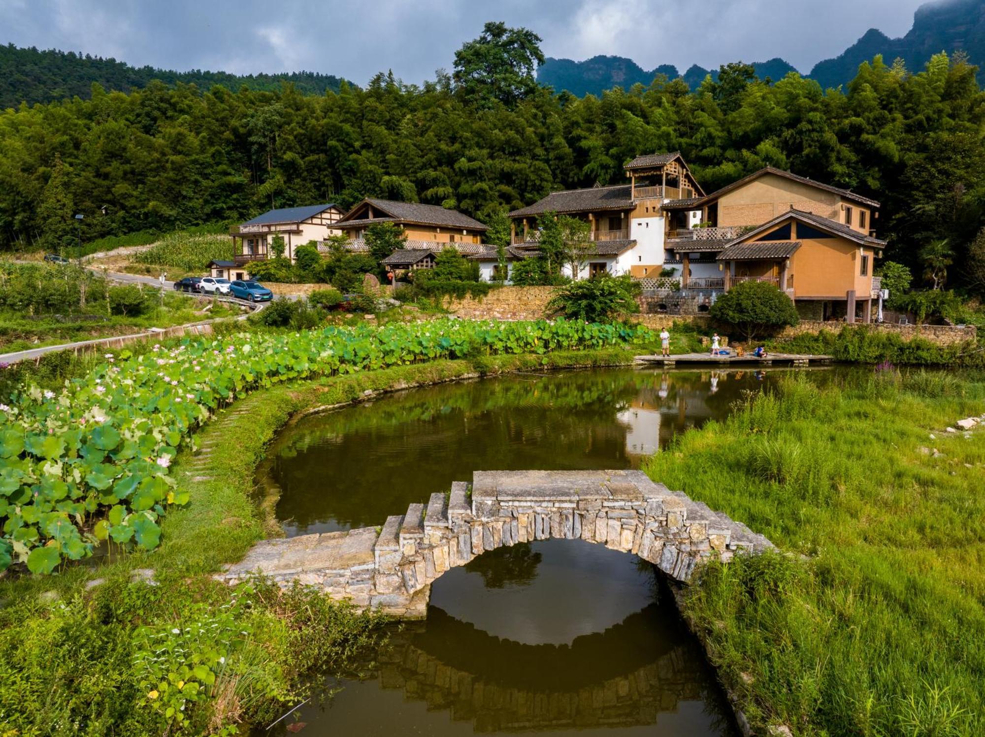Dayong Antique Feature Resort จางเจียเจี้ย ภายนอก รูปภาพ